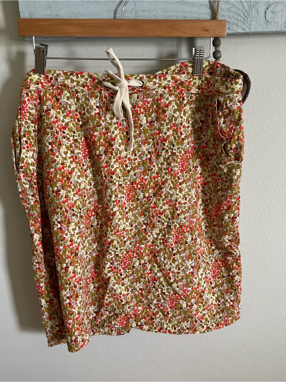 Eddie Bauer Floral Drawstring Casual Skirt in Cream, Red & Olive